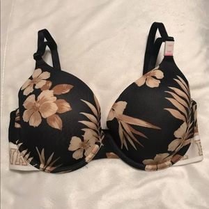 NWT VS PINK T Shirt Bra